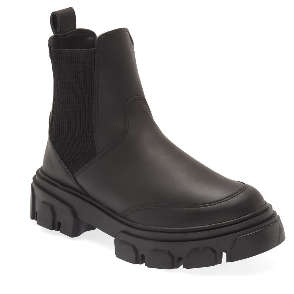 Farm Rio Lug Sole Chelsea Boots